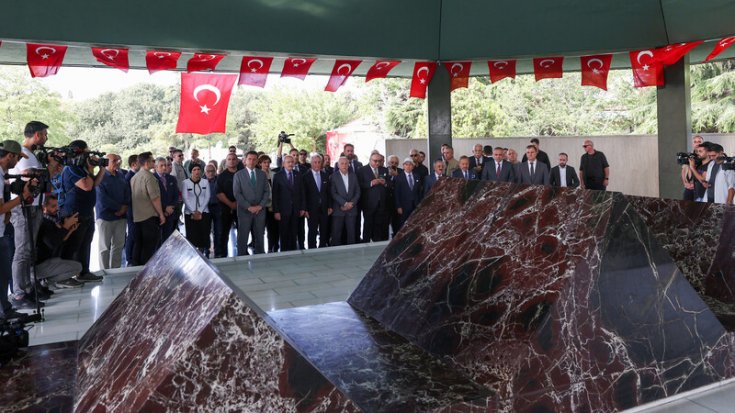 KILIÇDAROĞLU ADNAN MENDERES’İN MEZARINI ZİYARET ETTİ